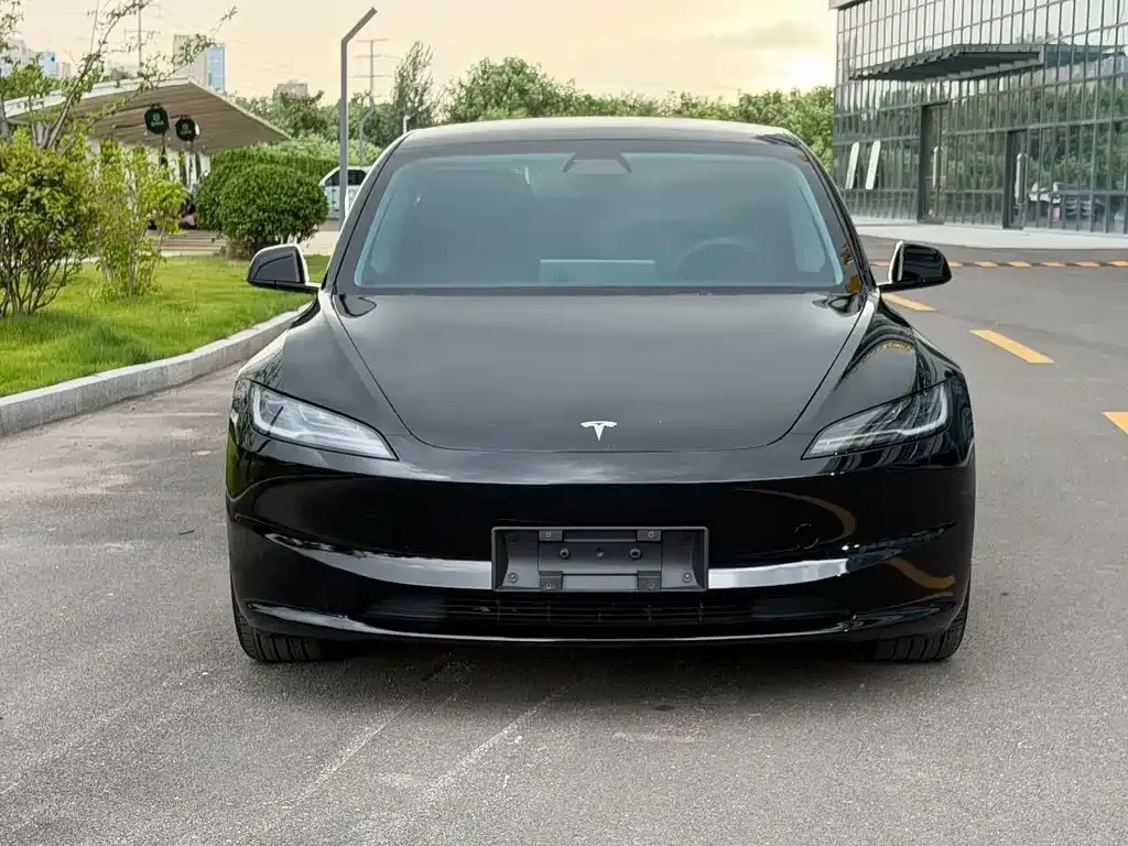 Tesla Model 3 — фото 4