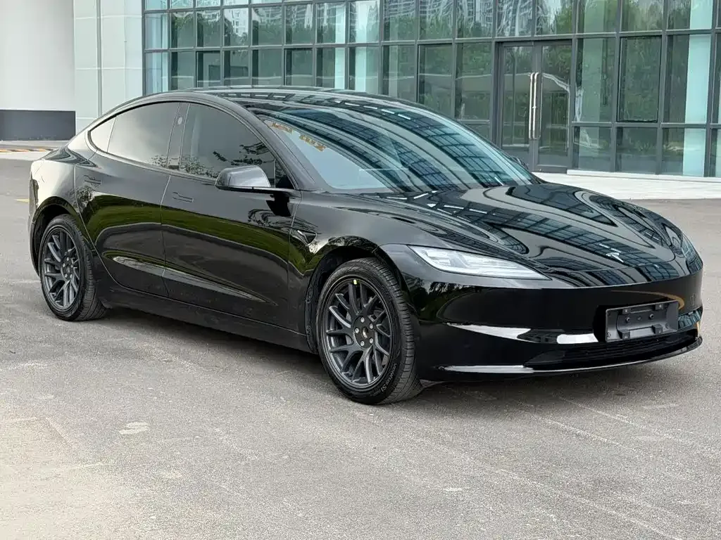 Tesla Model 3 — фото 7