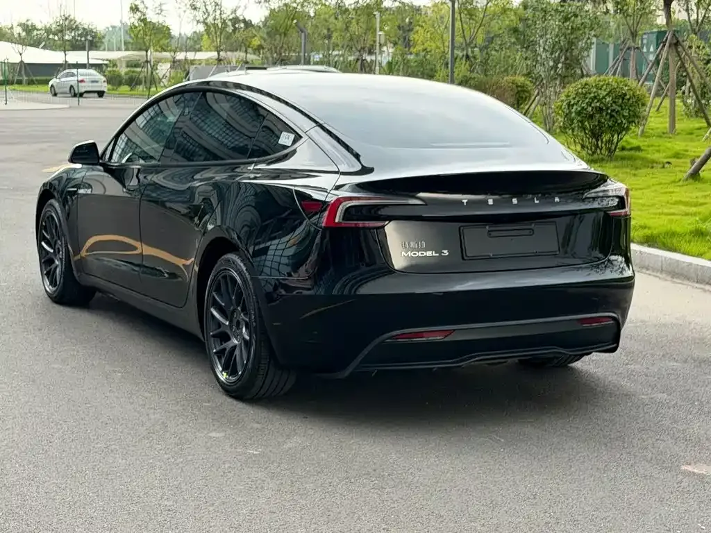 Tesla Model 3 — фото 9