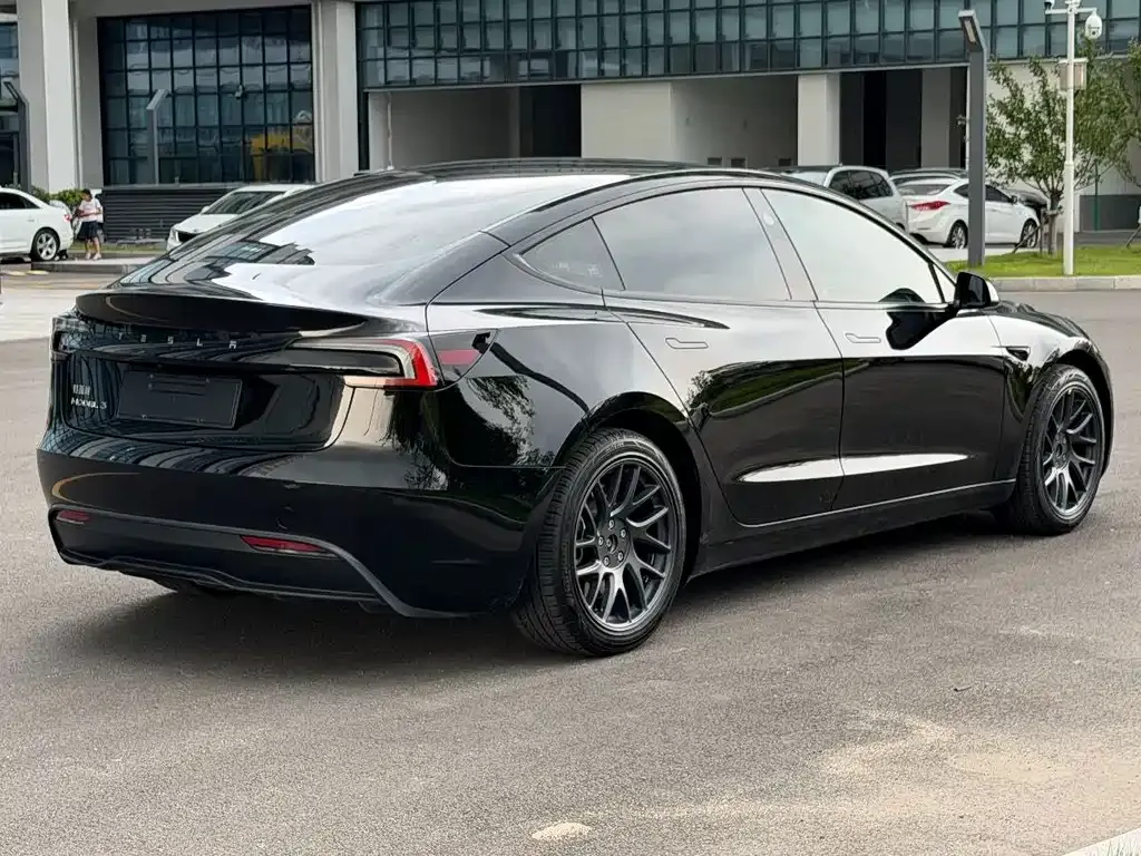 Tesla Model 3 — фото 10