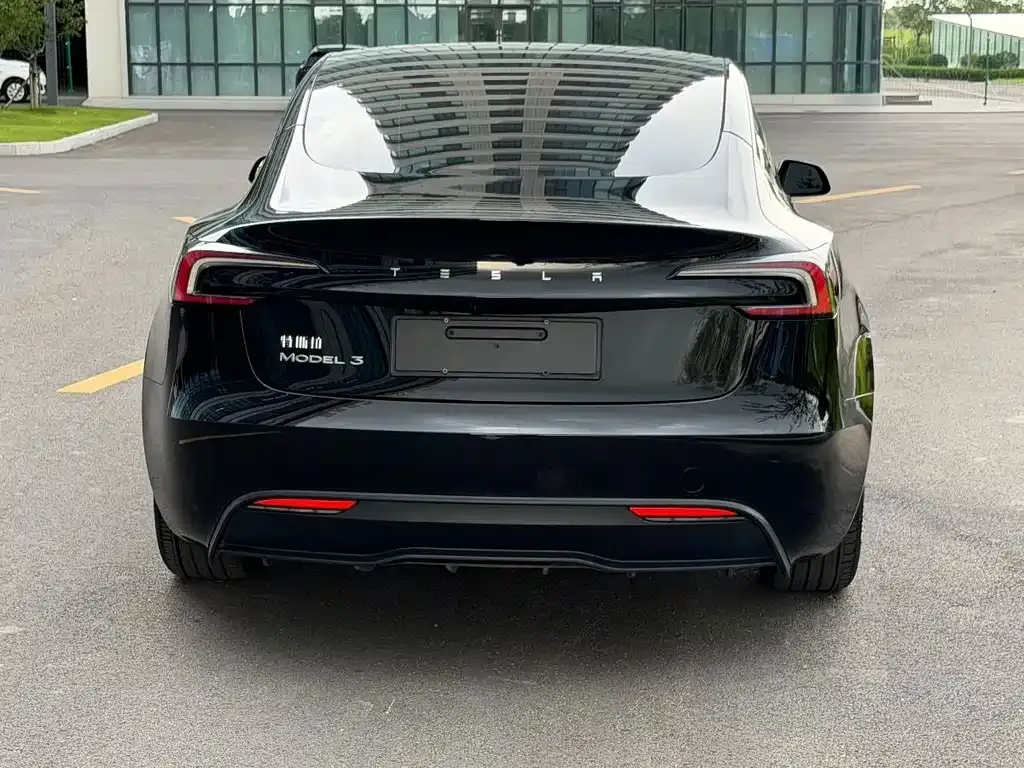 Tesla Model 3 — фото 3
