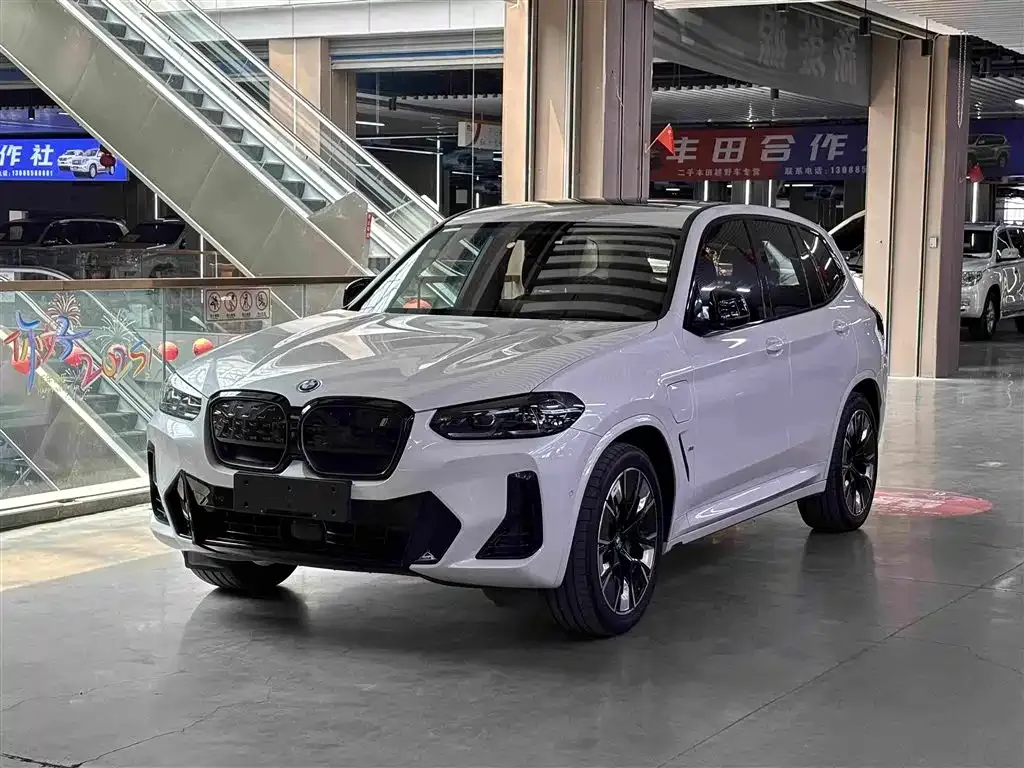 BMW iX3 — фото 1
