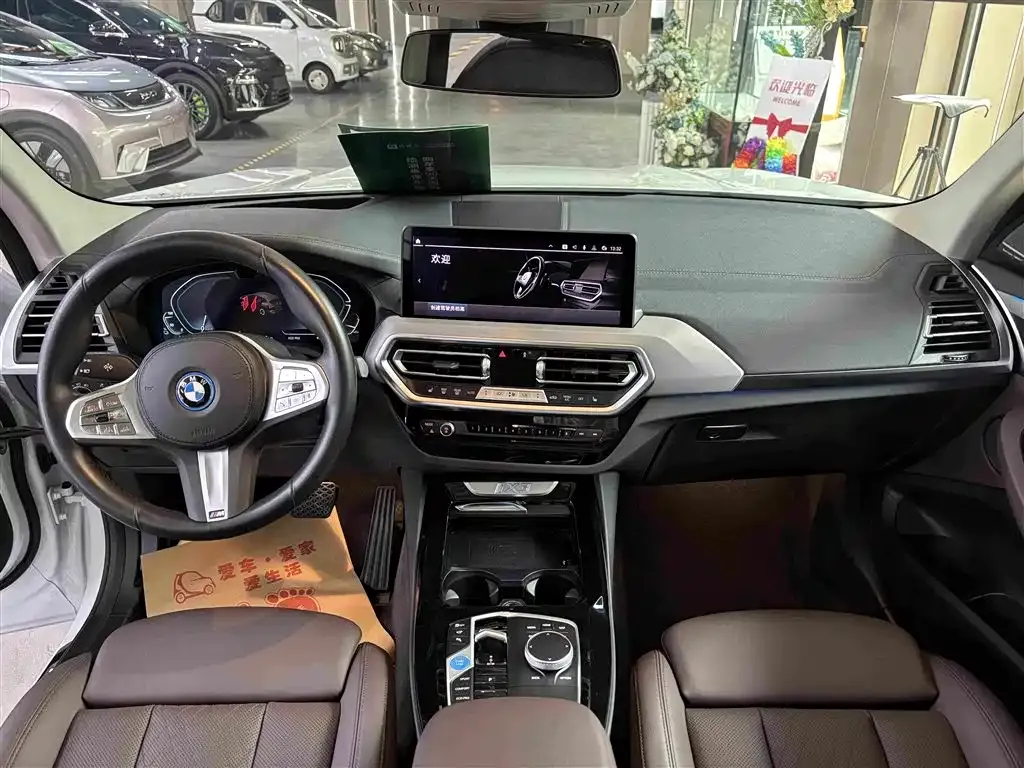 BMW iX3 — фото 10