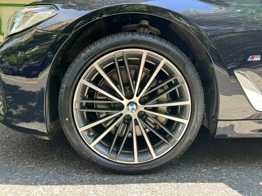 BMW 5 Series — фото 9
