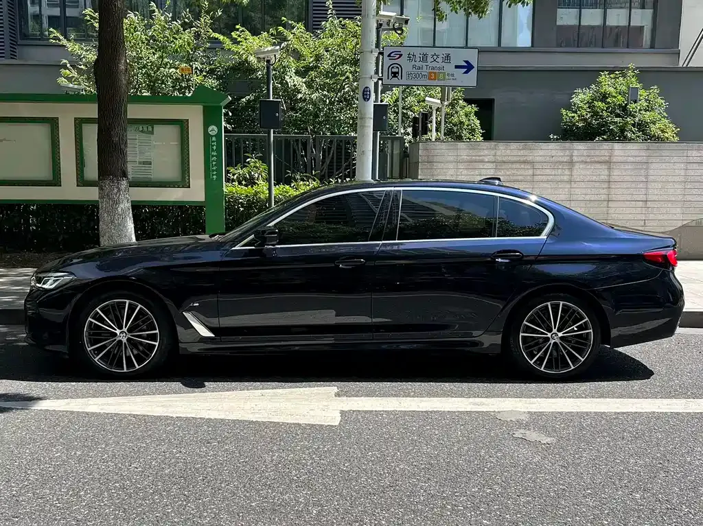 BMW 5 Series — фото 10