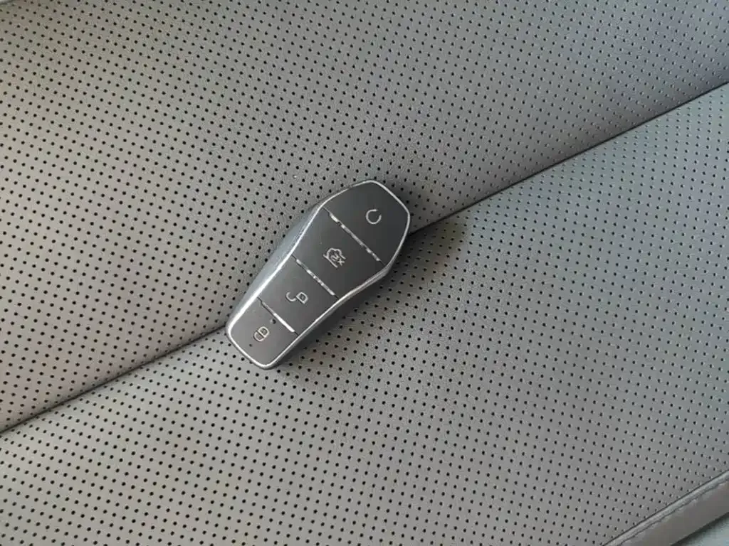 BYD Qin L — фото 10