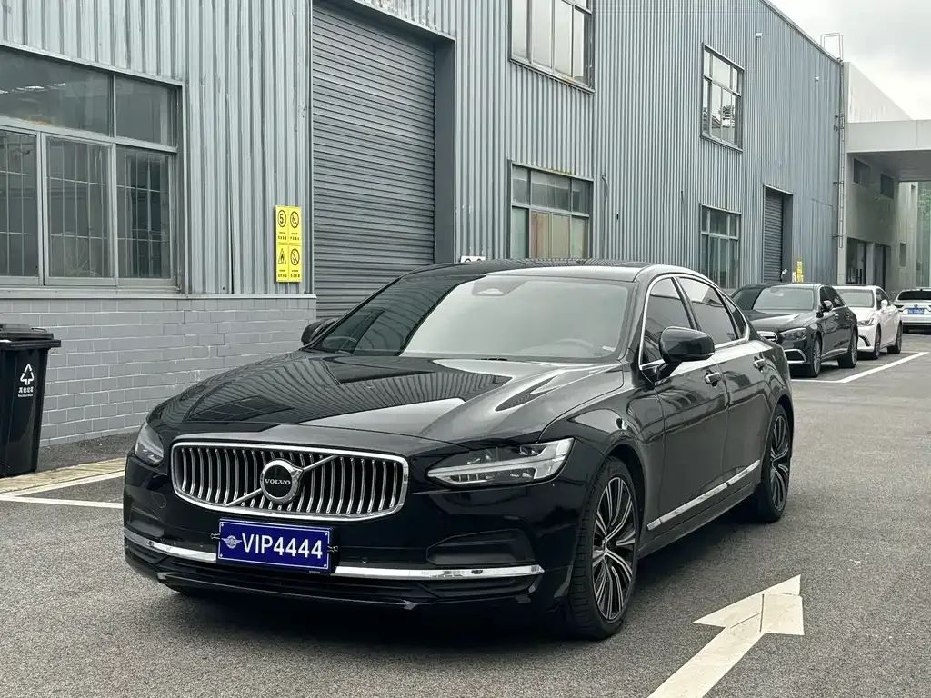 Volvo S90 — фото 1
