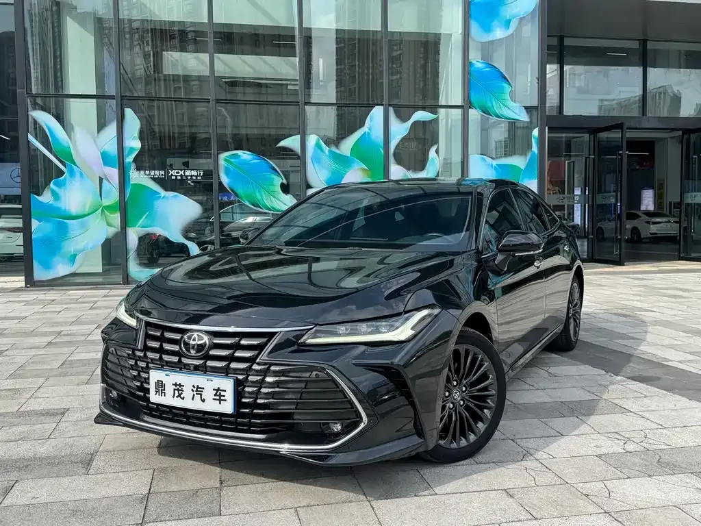 Toyota Avalon — фото 1
