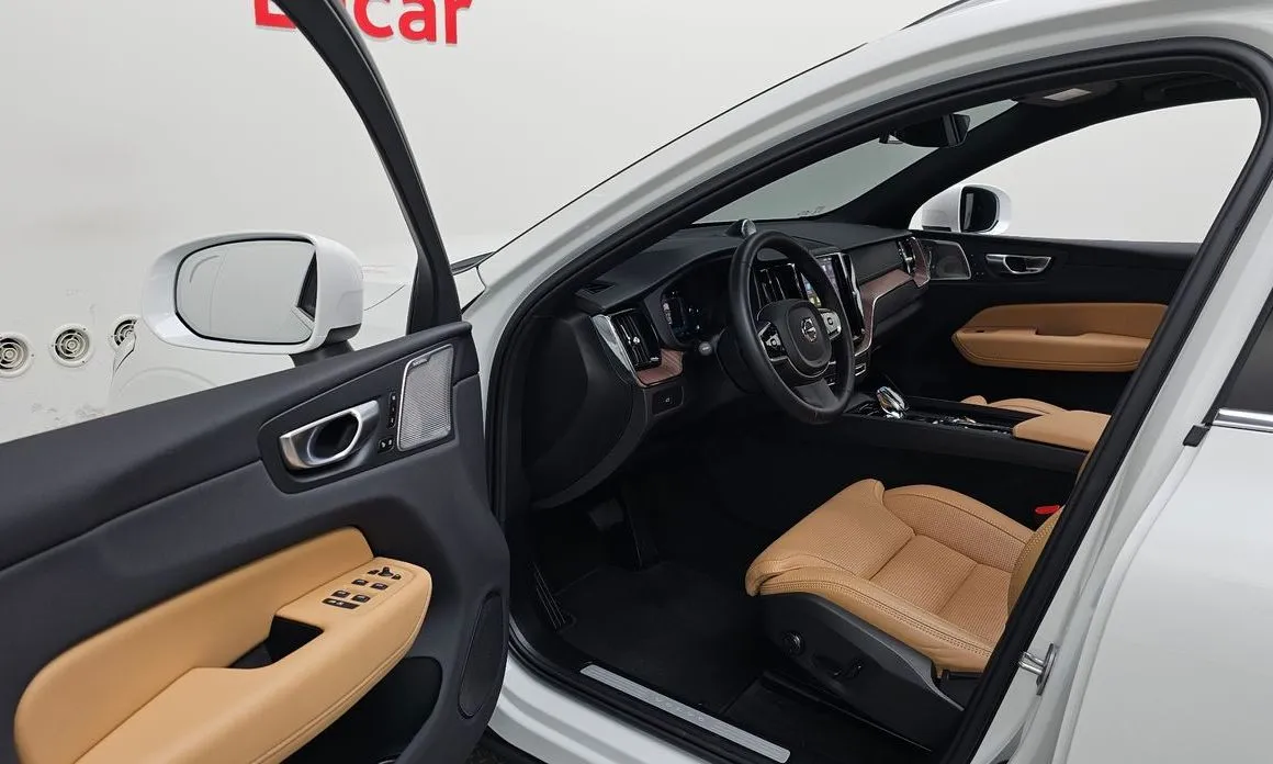 Volvo XC60 — фото 2
