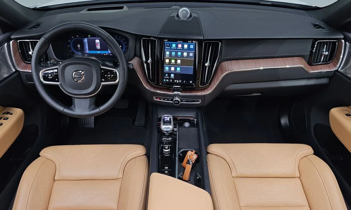 Volvo XC60 — фото 10