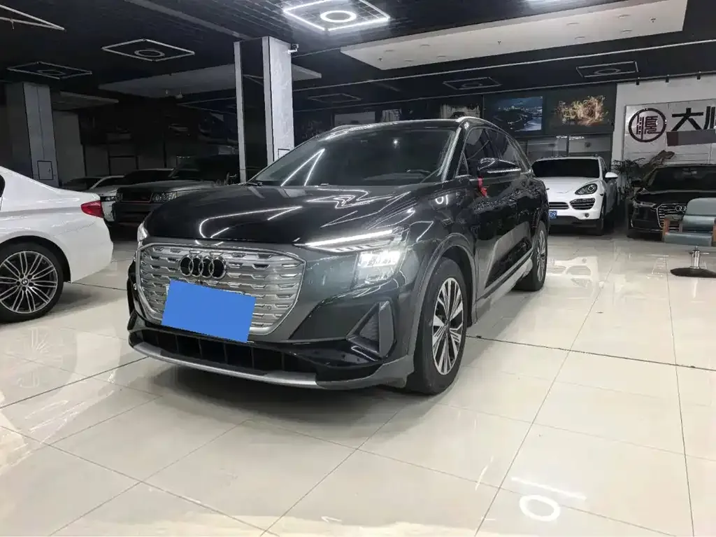 Audi Q5 e-tron — фото 1