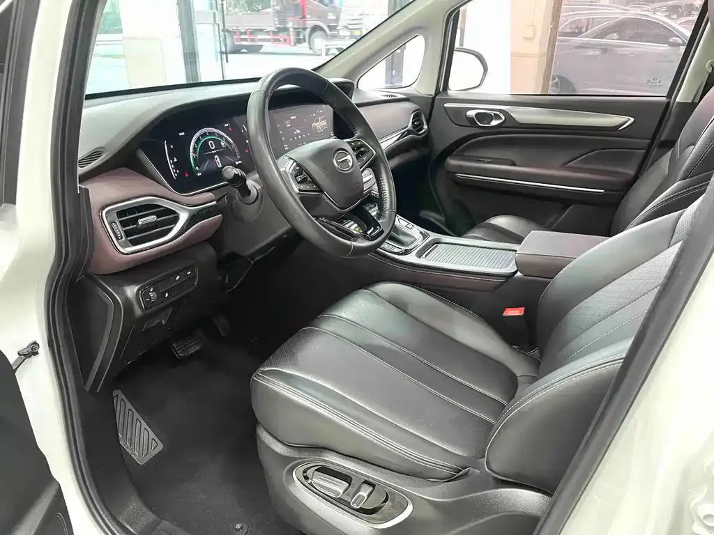 GAC Motor Trumpchi M6 — фото 8