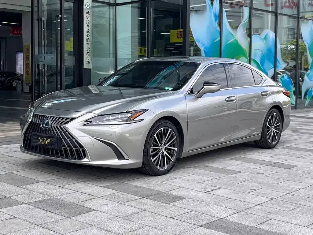 Lexus ES — фото 1