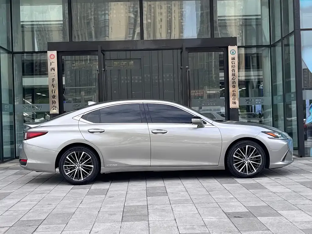 Lexus ES — фото 10