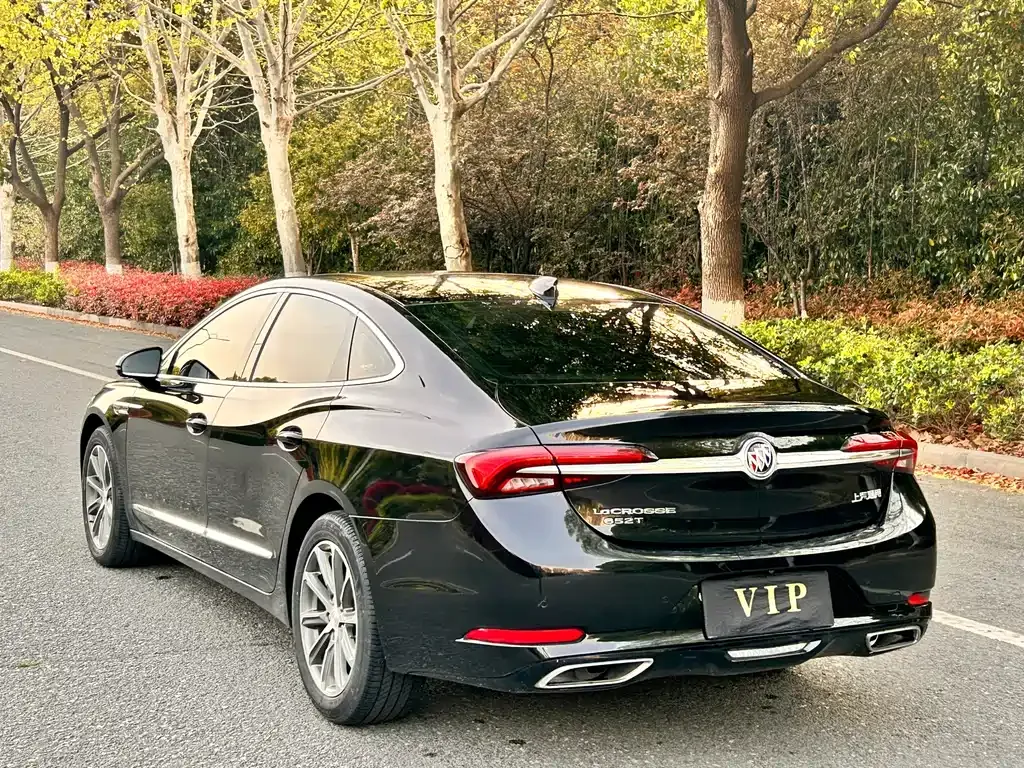 Buick LaCrosse — фото 10