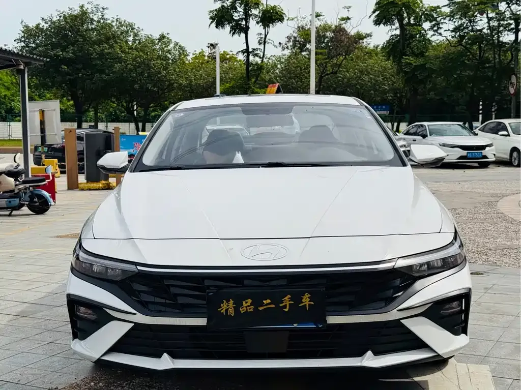 Hyundai Elantra — фото 4