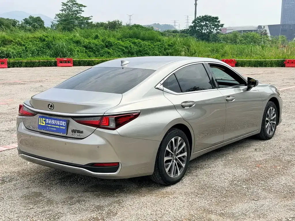 Lexus ES — фото 10