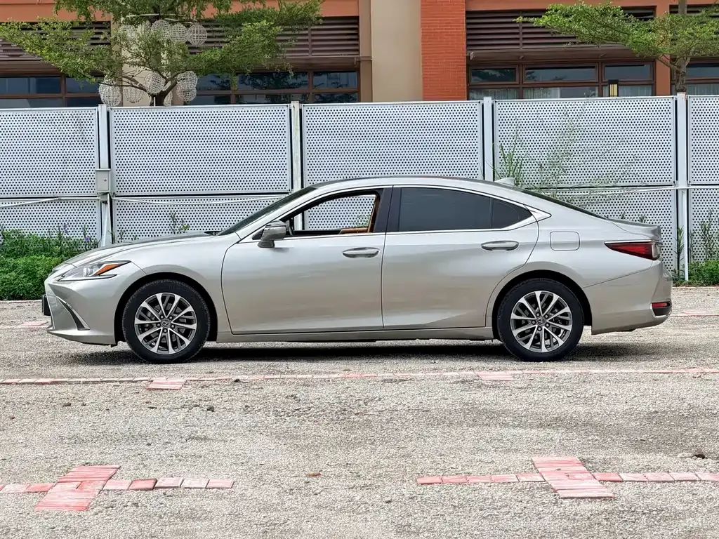 Lexus ES — фото 7