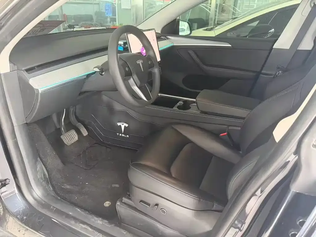 Tesla Model Y — фото 6