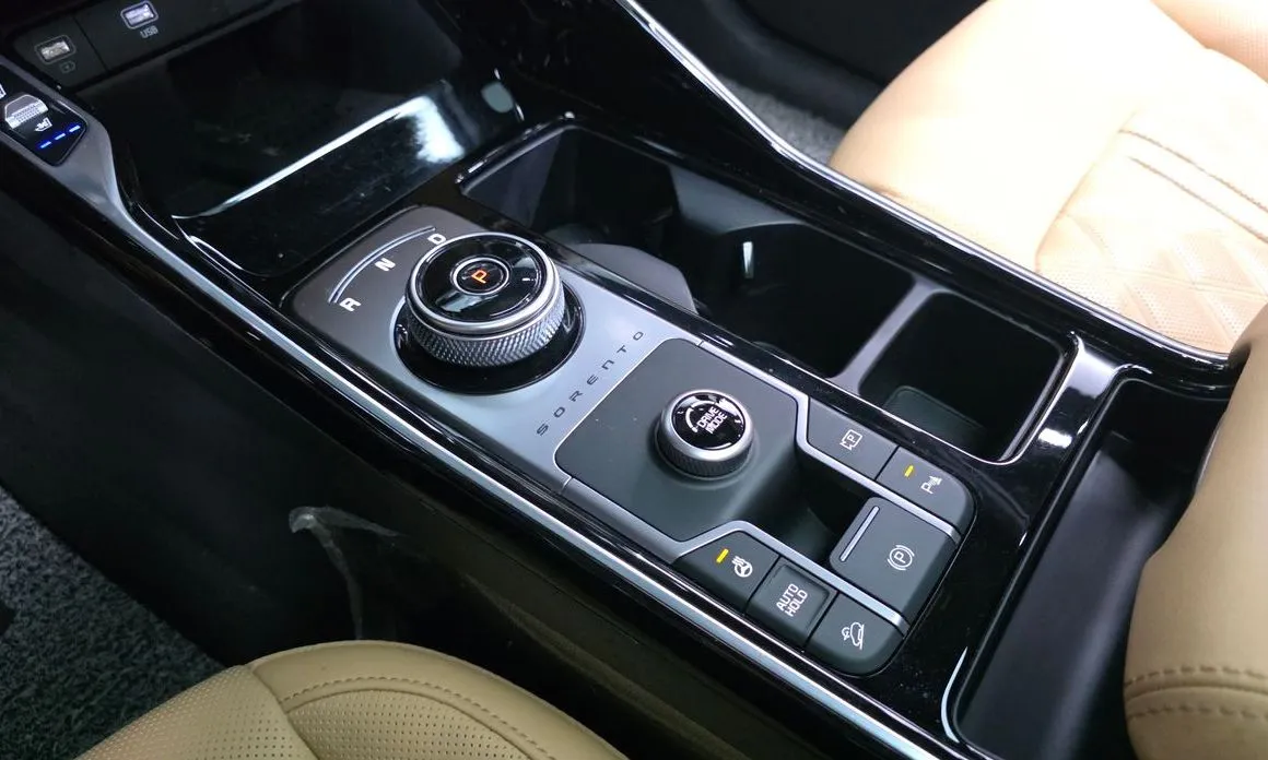 Kia Sorento — фото 6