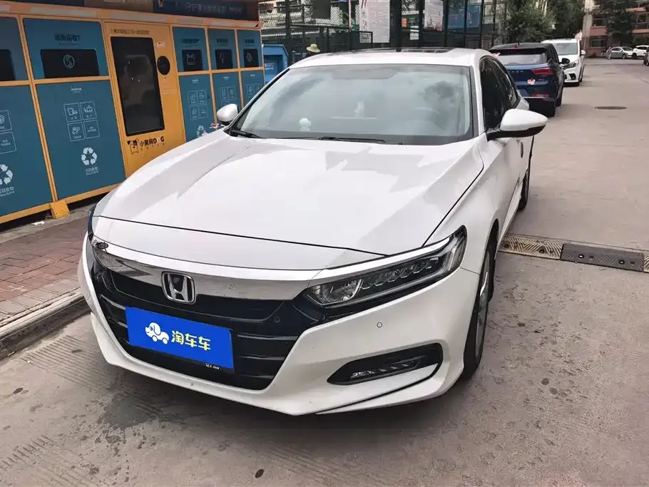 Honda Accord — фото 1