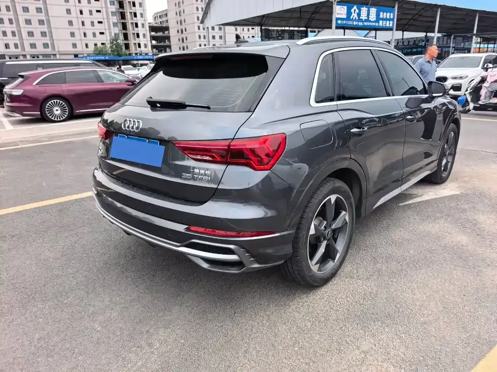 Audi Q3 — фото 10