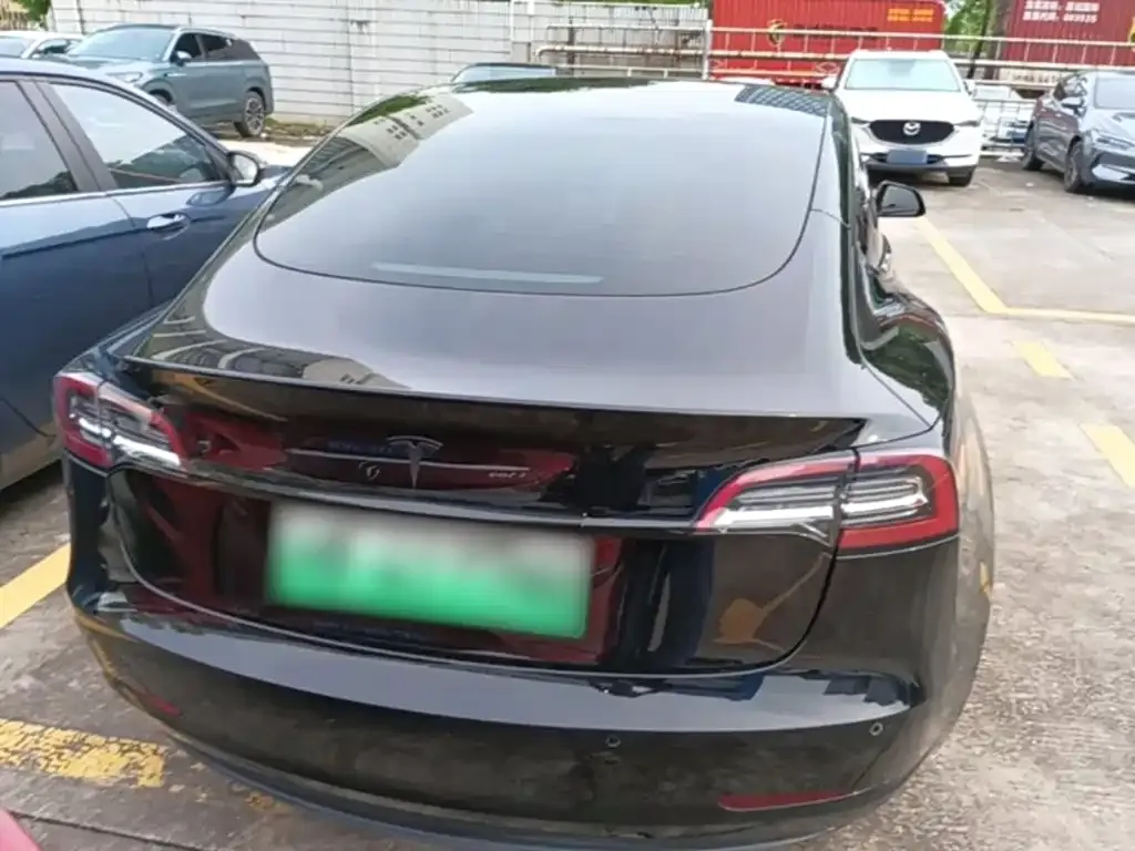 Tesla Model 3 — фото 6