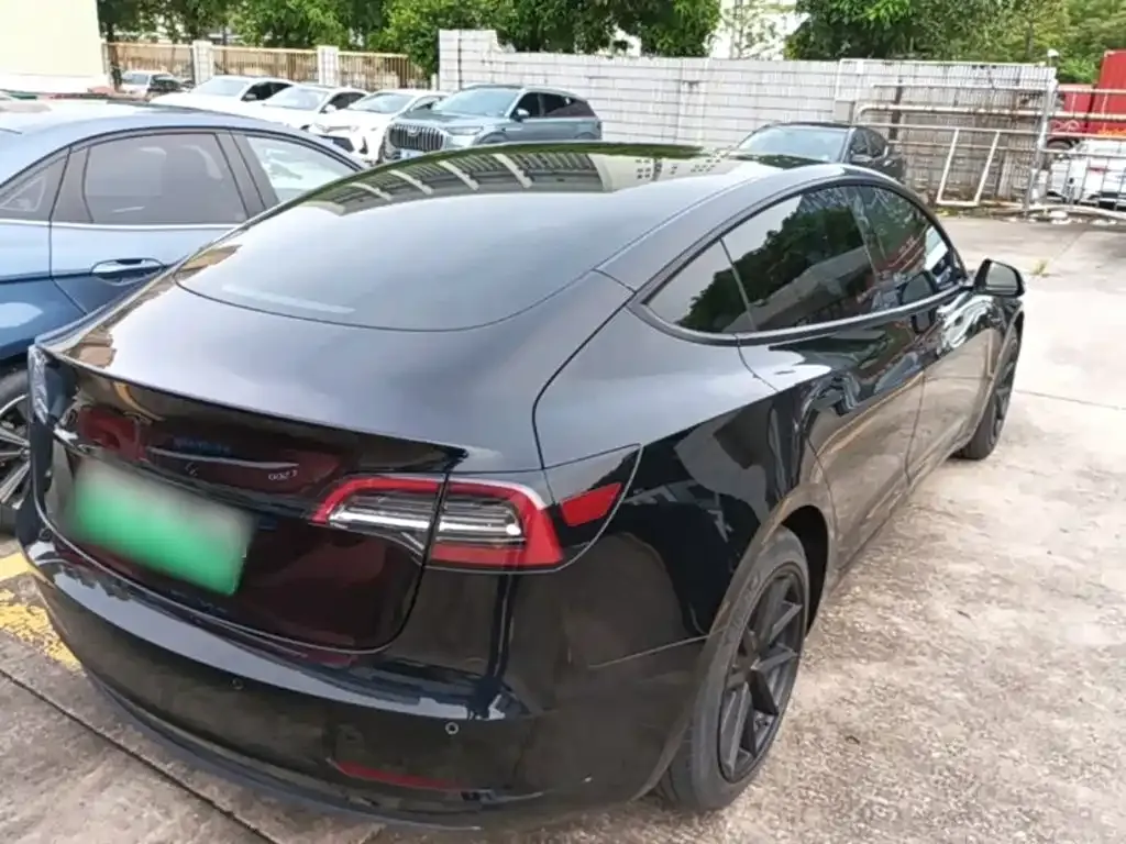 Tesla Model 3 — фото 10