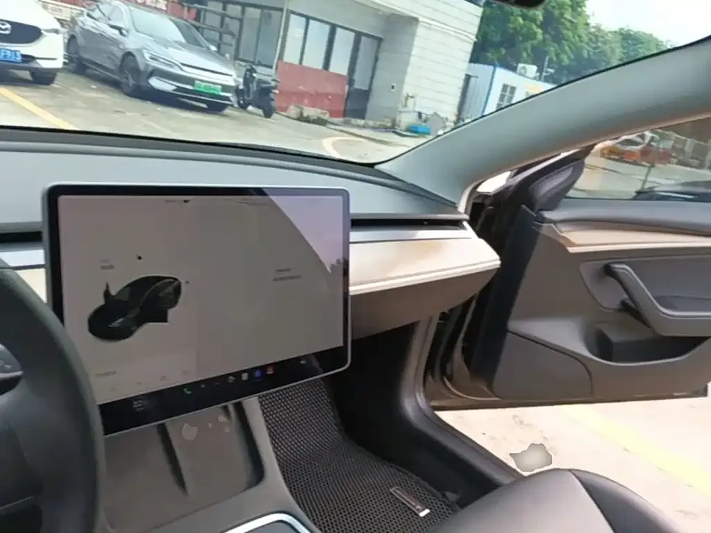 Tesla Model 3 — фото 9