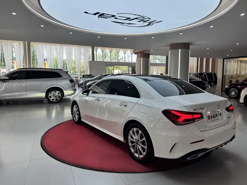Mercedes-Benz A-Class — фото 8