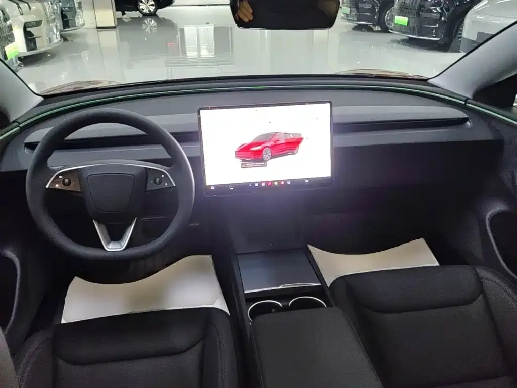 Tesla Model 3 — фото 2