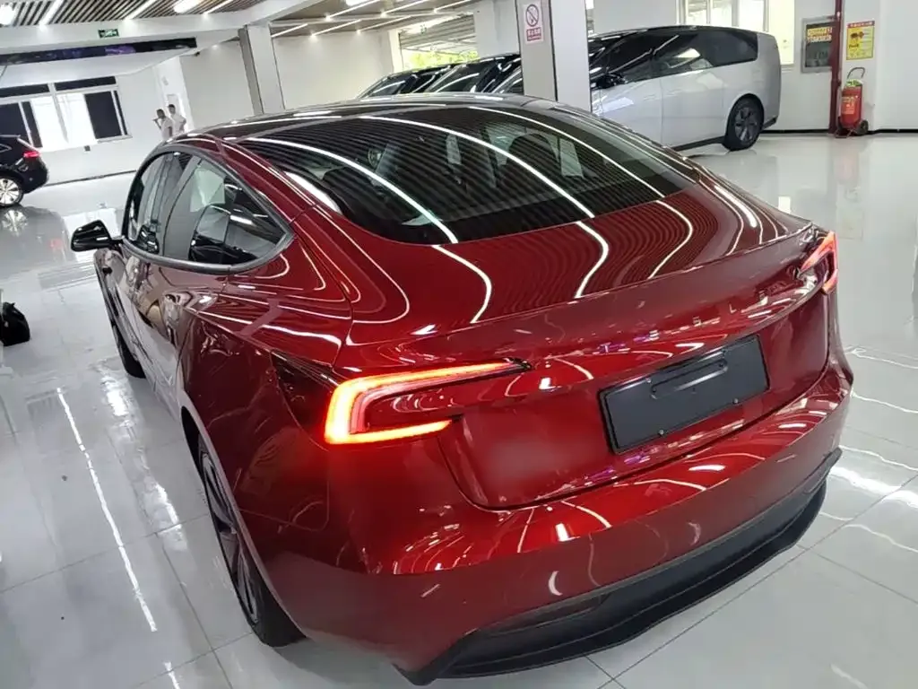 Tesla Model 3 — фото 9