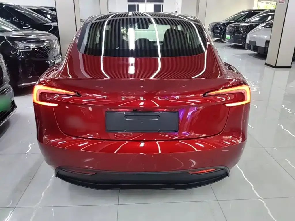 Tesla Model 3 — фото 7