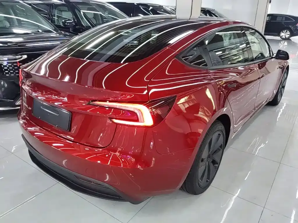 Tesla Model 3 — фото 10