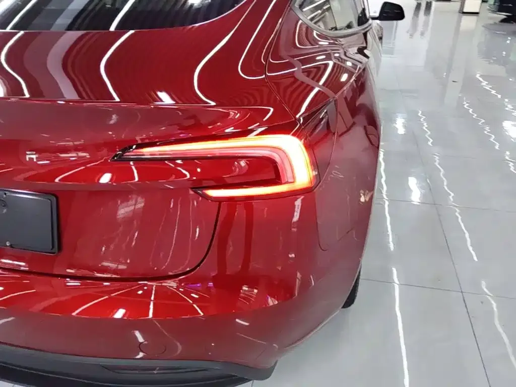 Tesla Model 3 — фото 6