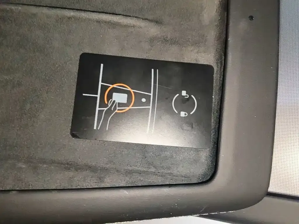 Tesla Model 3 — фото 3