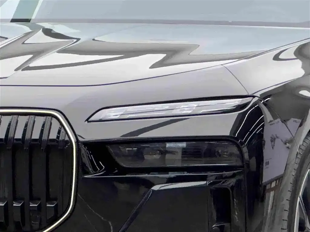 BMW i7 — фото 7