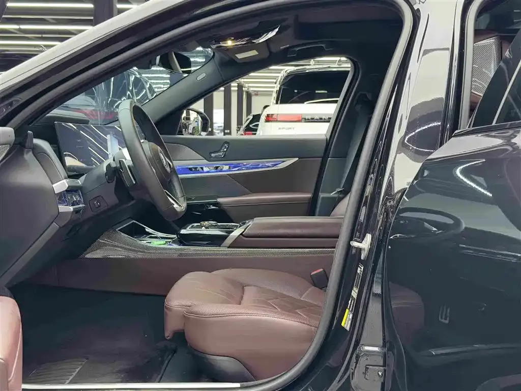 BMW i7 — фото 10