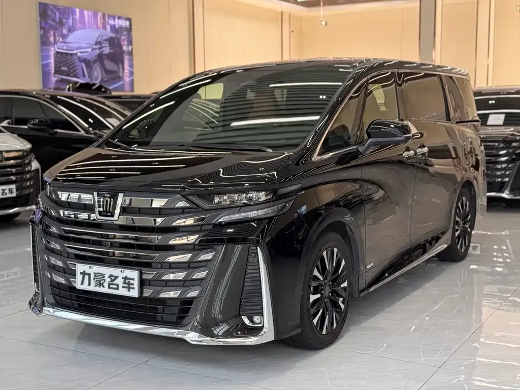 Toyota Vellfire — фото 1