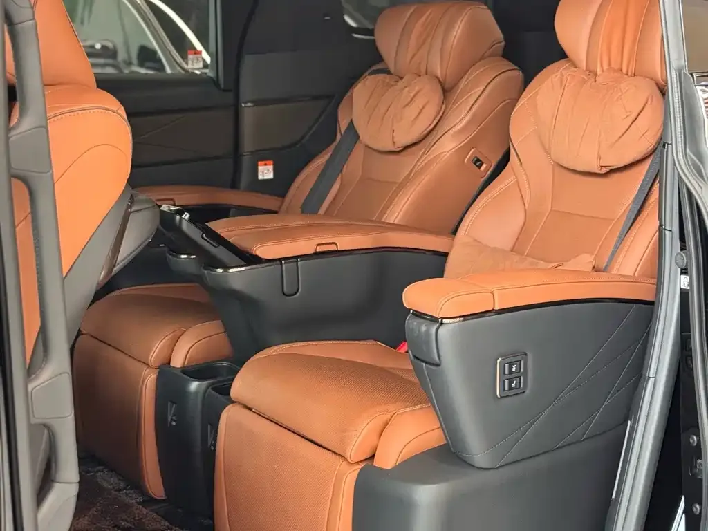 Toyota Vellfire — фото 3