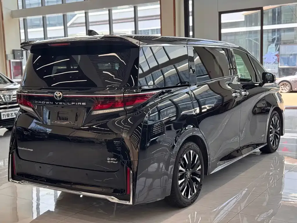 Toyota Vellfire — фото 8