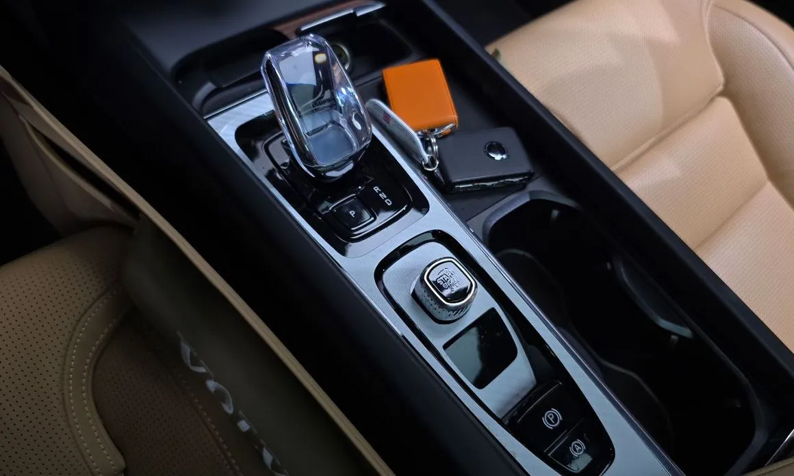 Volvo XC60 2025 из KR, фото 4