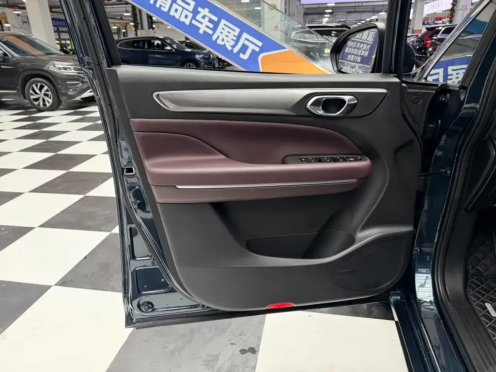 GAC Motor Trumpchi M6 — фото 5