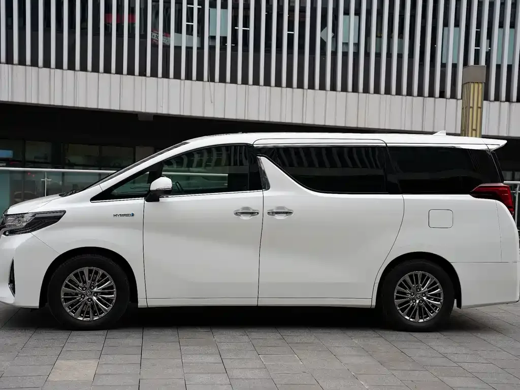 Toyota Alphard — фото 8