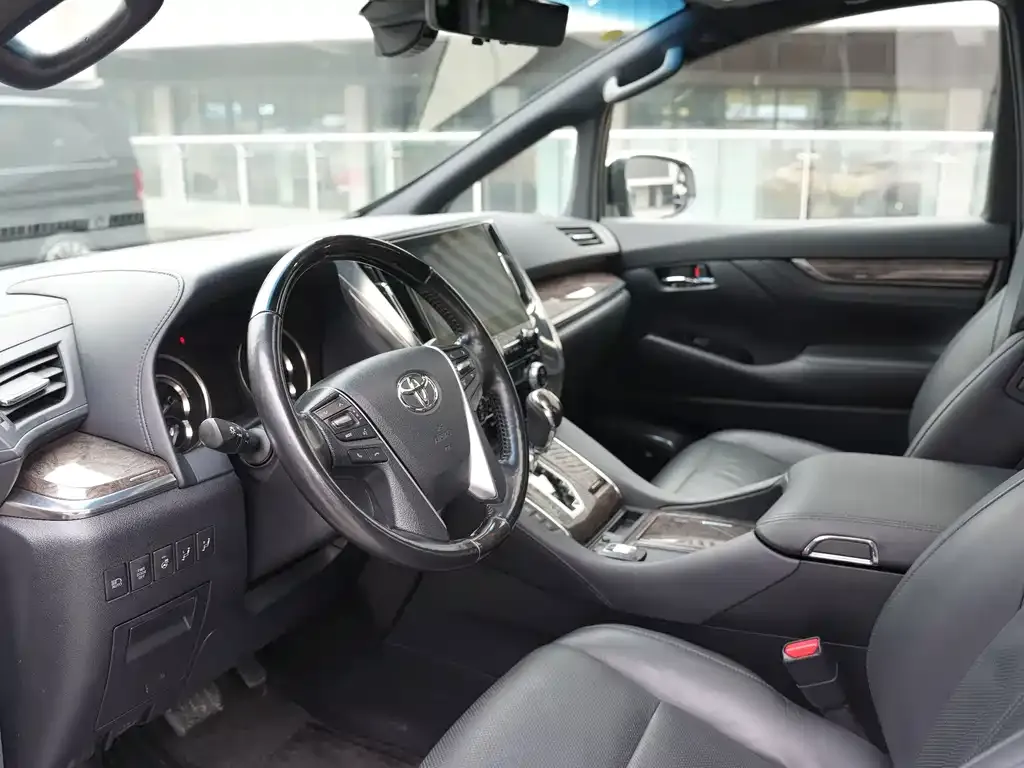 Toyota Alphard — фото 6