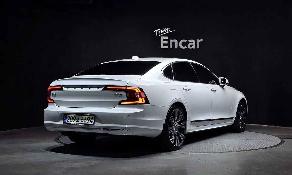 Volvo S90 2023 из KR, фото 2