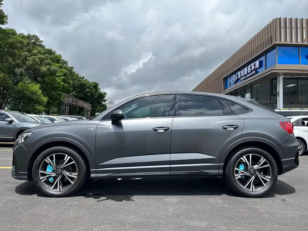 Audi Q3 Sportback — фото 10
