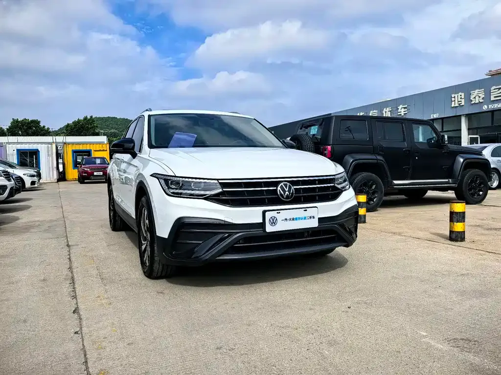 Volkswagen Tiguan L — фото 9