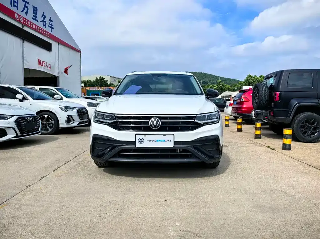 Volkswagen Tiguan L — фото 8