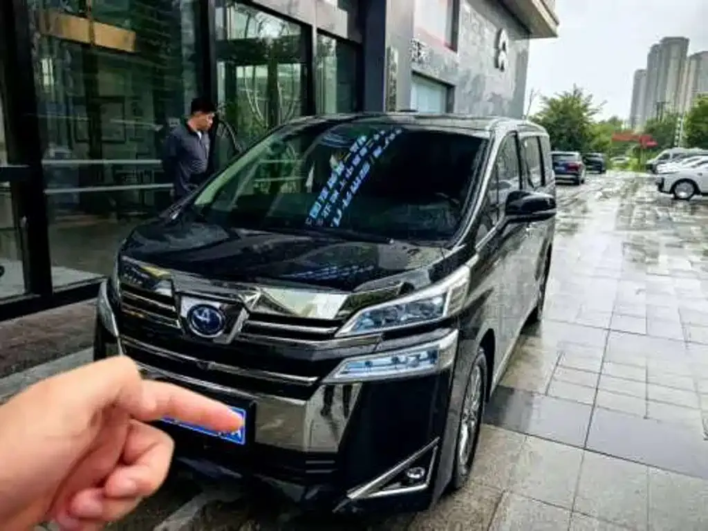 Toyota Alphard — фото 6